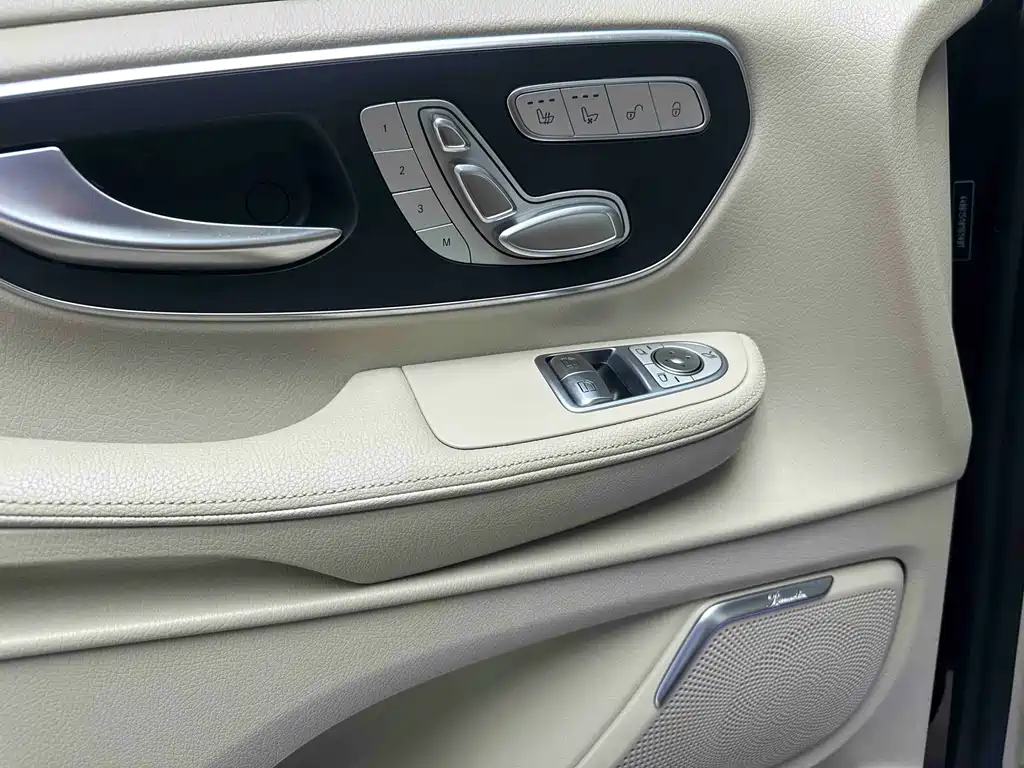 Mercedes-Benz V-Class 2022 — фото 14