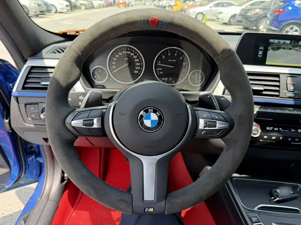 BMW 3 Series 2019 — фото 20
