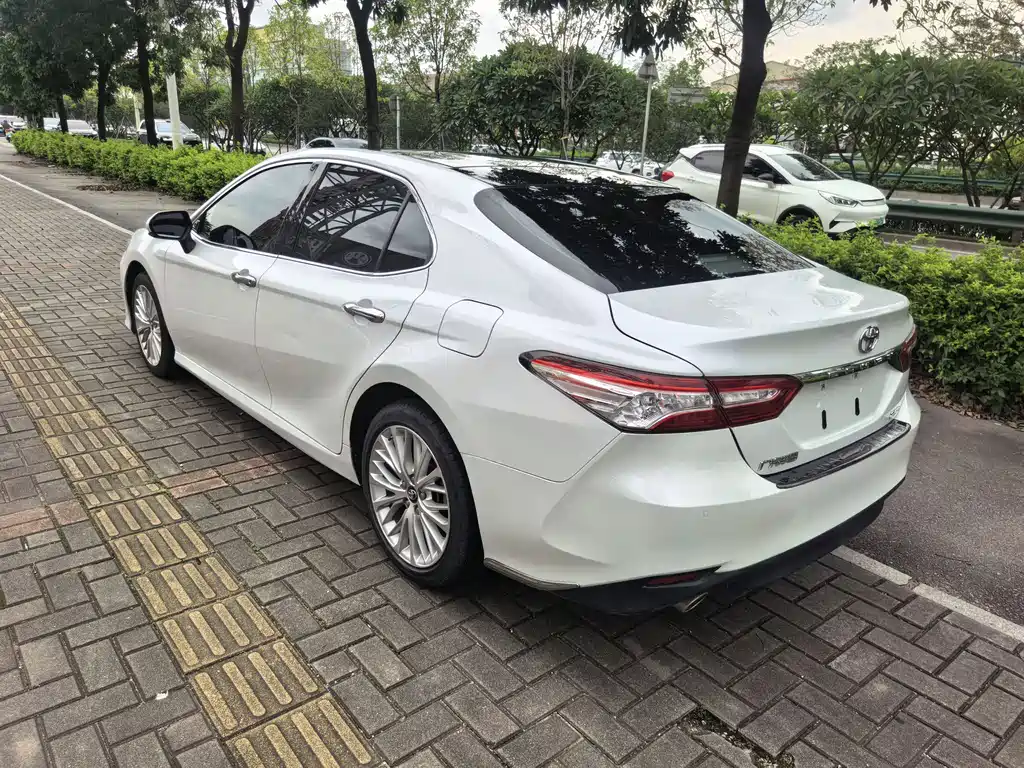 Toyota Camry 2020 — фото 7
