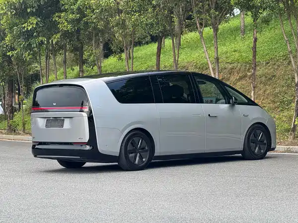 Li Auto MEGA 2024