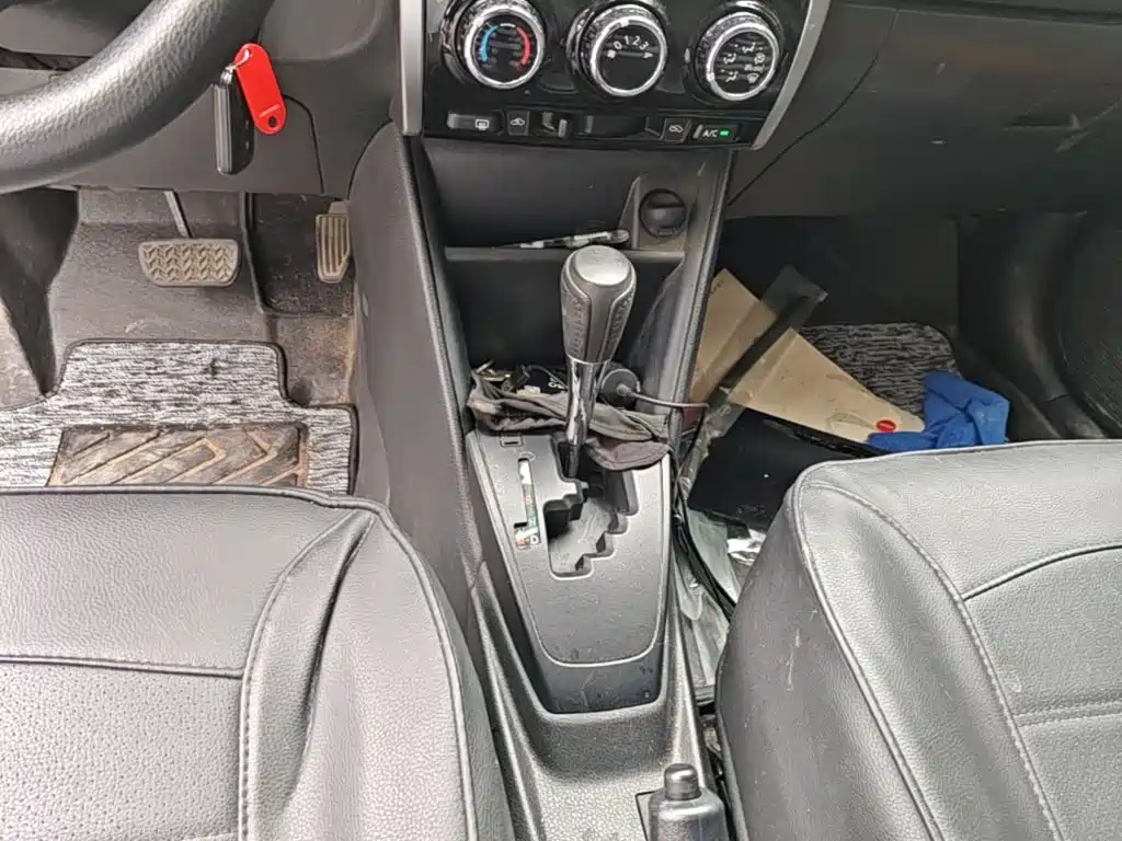 Toyota Yaris L 2018 — фото 14