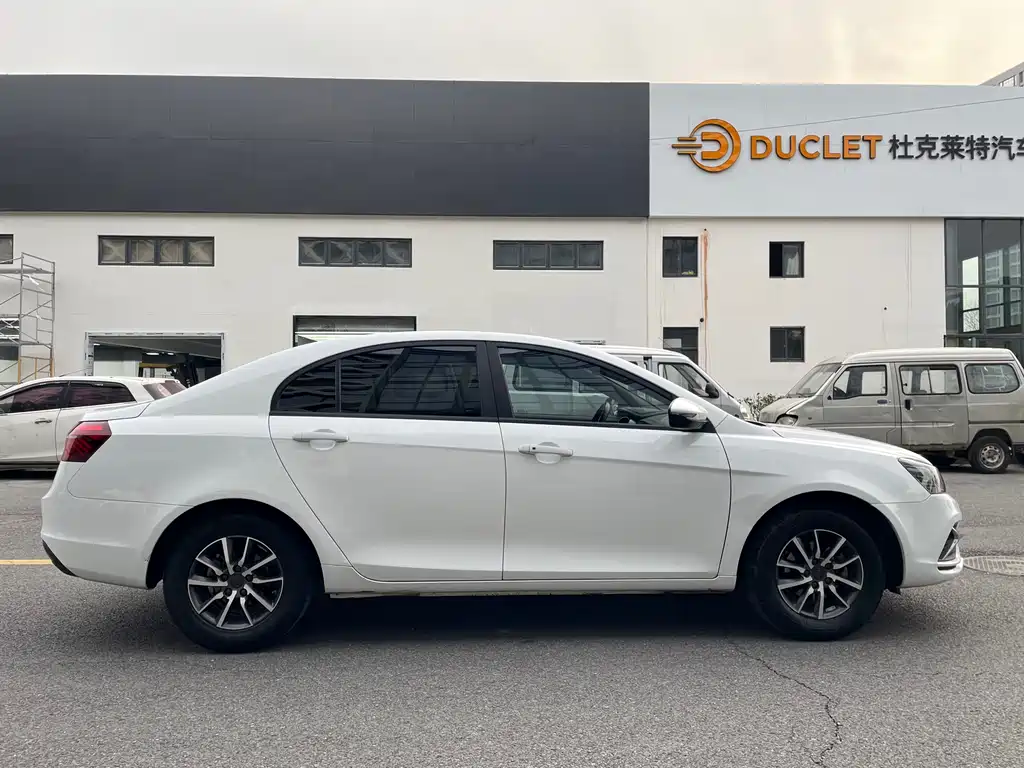 Geely Emgrand 2020 — фото 17