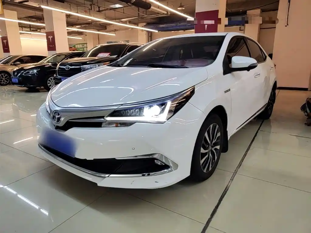 Toyota Corolla 2018 — фото 1