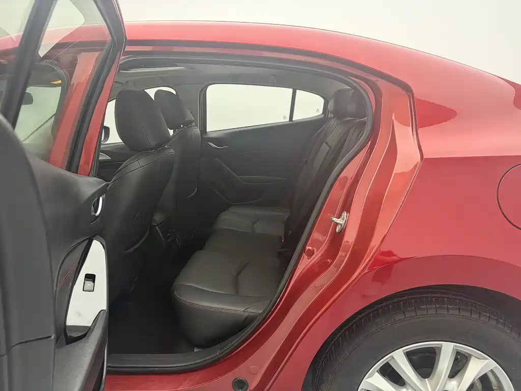 Mazda 3 Axela 2018 — фото 13