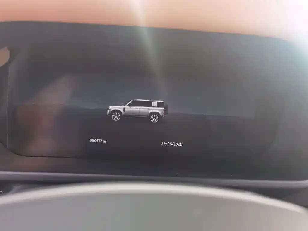 Land Rover Defender 2023 — фото 13