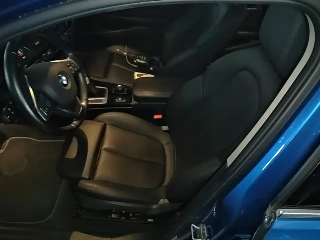 BMW 1 Series 2018 — фото 15