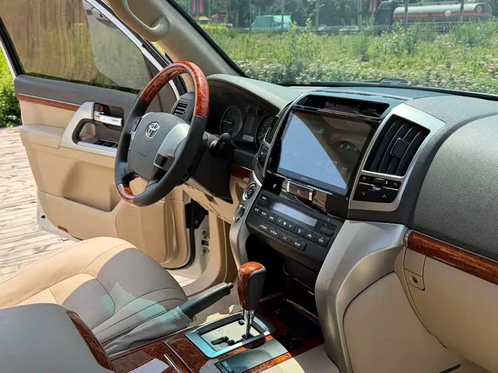 Toyota Land Cruiser 2016 — фото 18