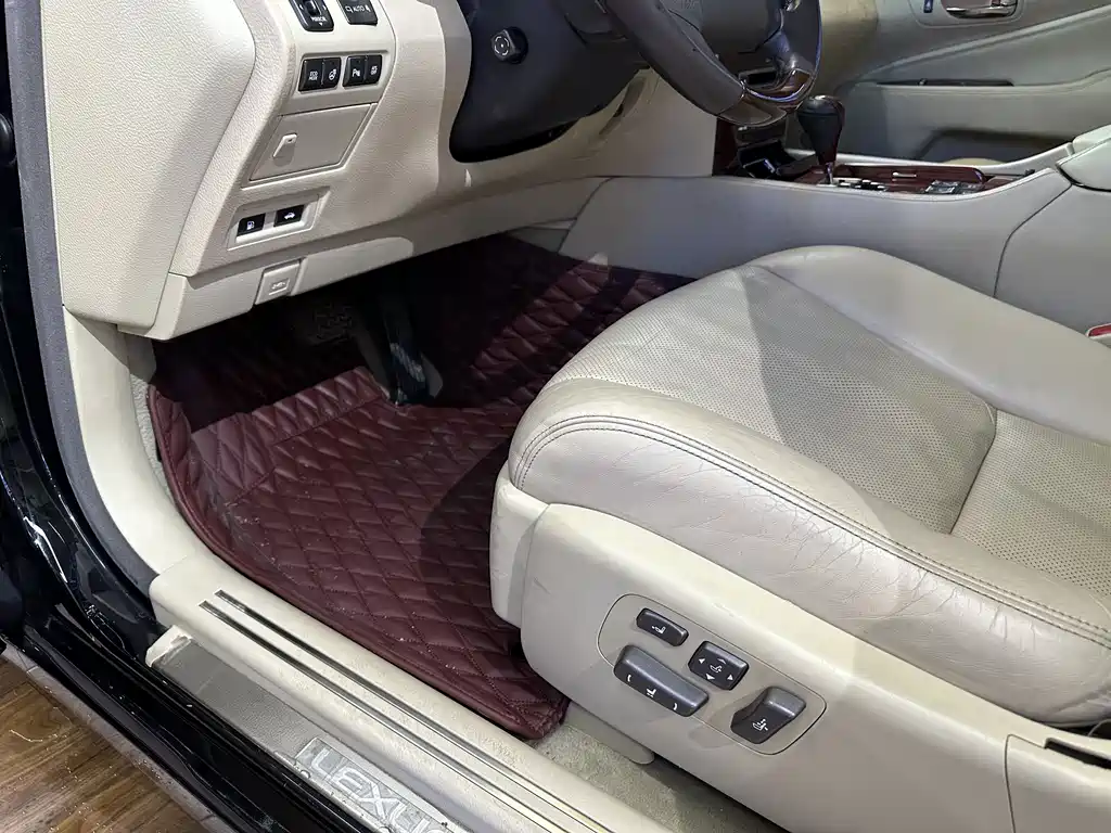 Lexus LS 2012 — фото 10