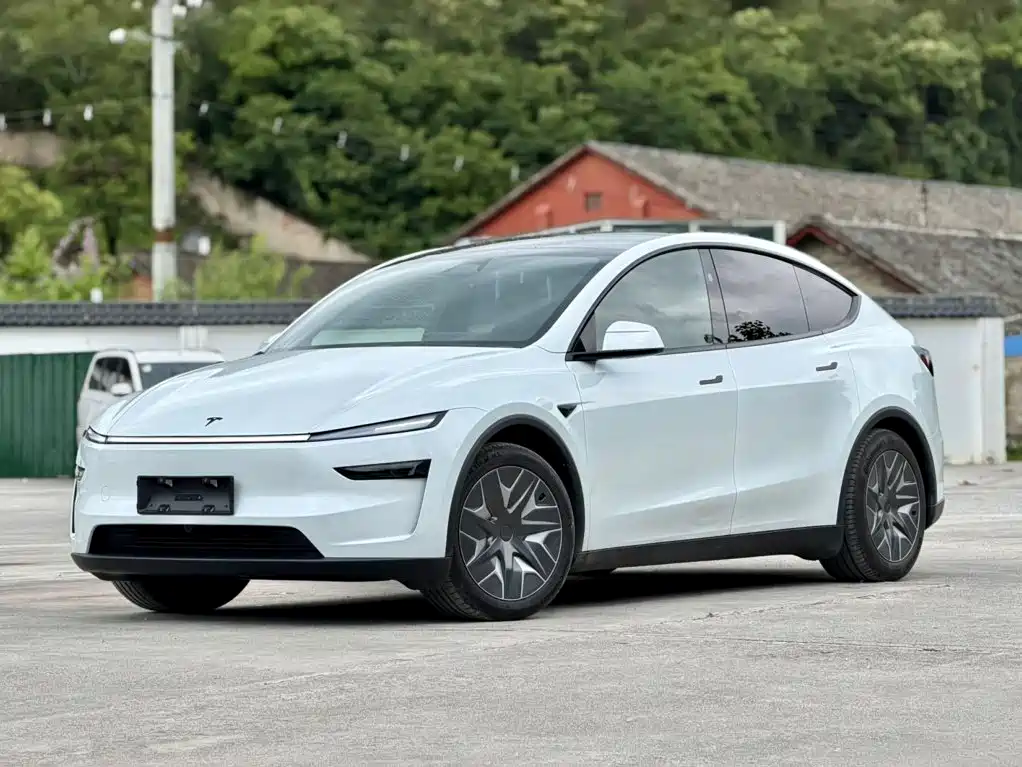 Tesla Model Y L 2025