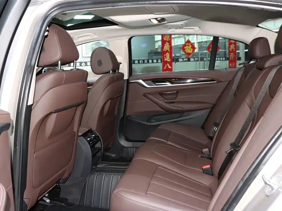 BMW 5 Series 2020 — фото 11