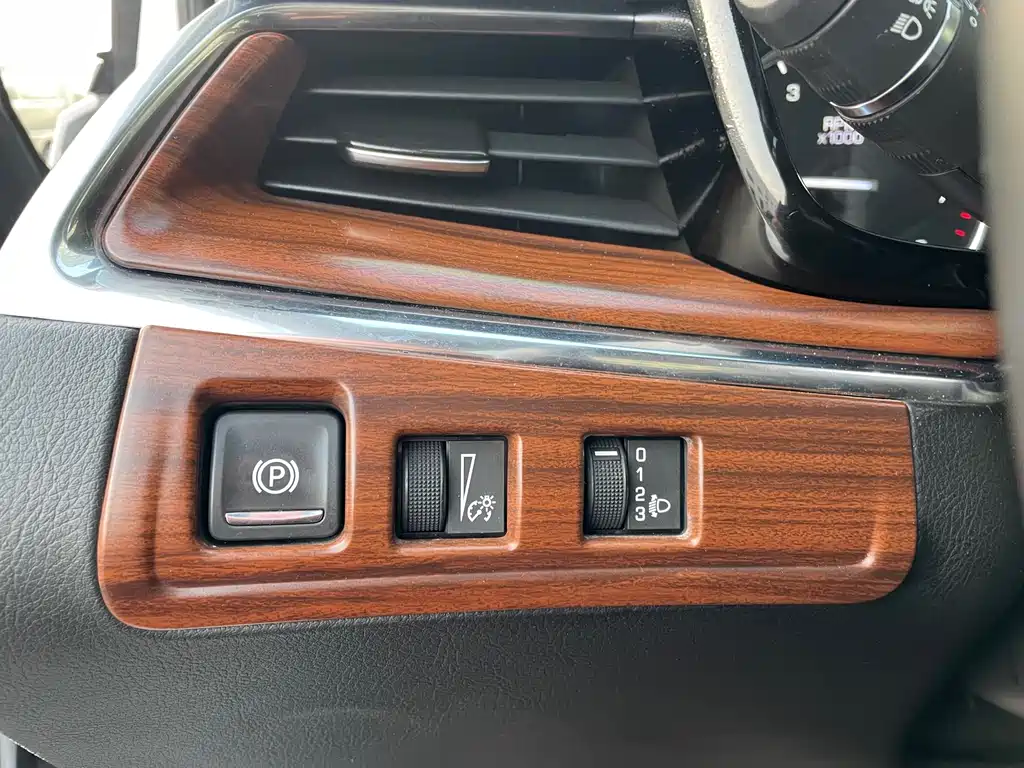 Cadillac XT5 2018 — фото 13