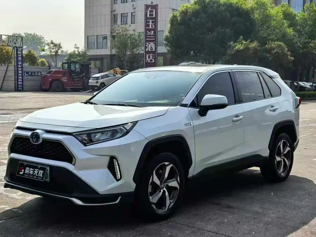 Toyota RAV4 2023 — фото 3