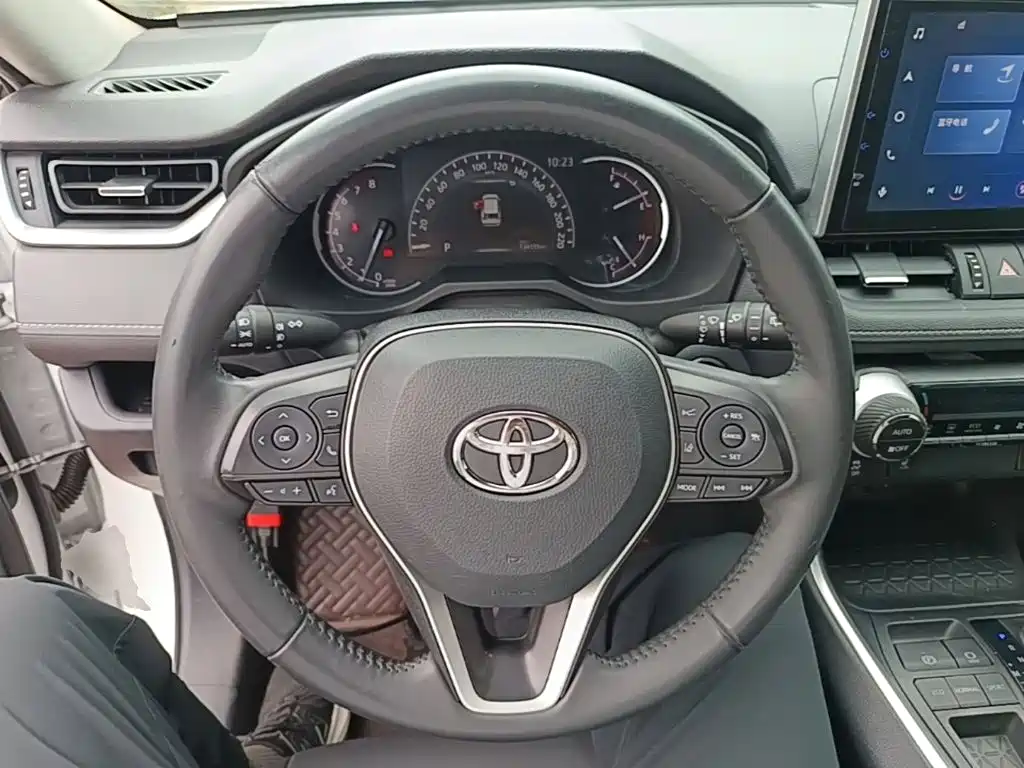 Toyota RAV4 2021 — фото 11