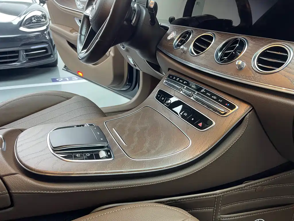Mercedes-Benz E-Class 2023 — фото 13
