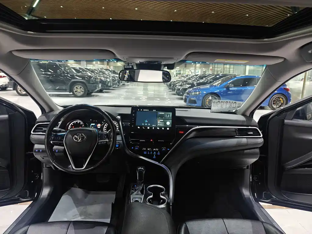Toyota Camry 2022 — фото 12