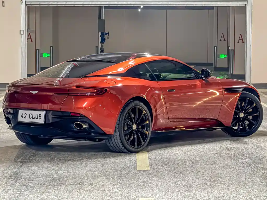 Aston Martin DB11 2019 — фото 2