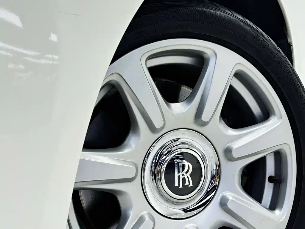 Rolls-Royce Dawn 2018 — фото 11