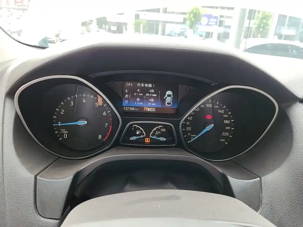 Ford Focus 2017 — фото 12