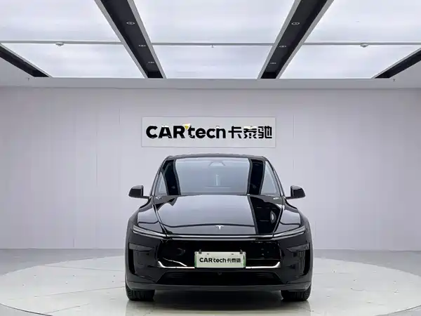 Tesla Model Y 2025