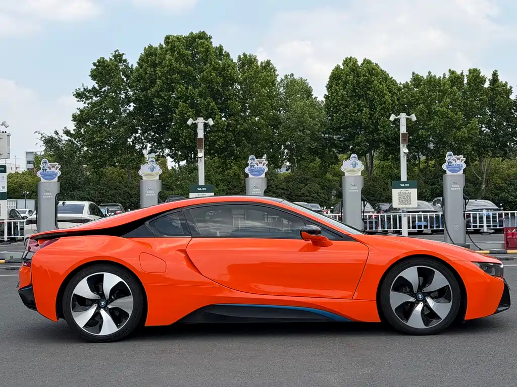 BMW i8 2017 — фото 7