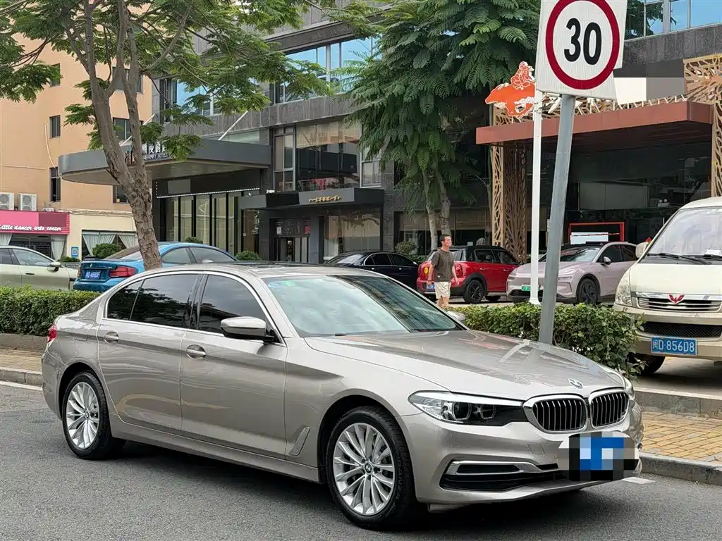 BMW 5 Series 2019 — фото 3