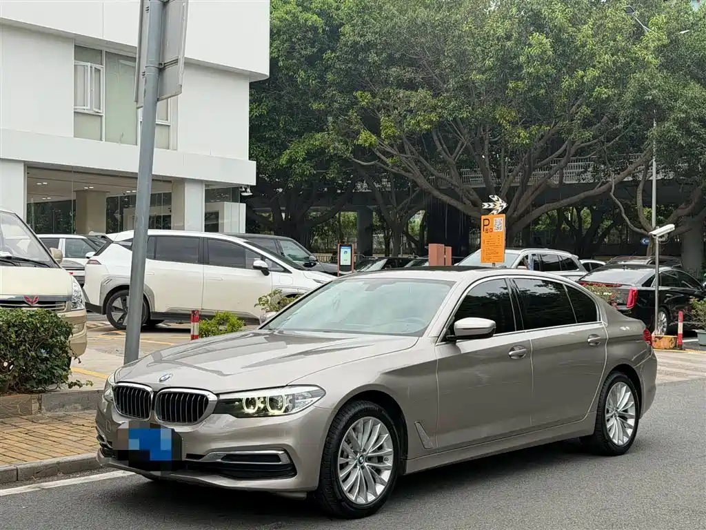 BMW 5 Series 2019 — фото 1