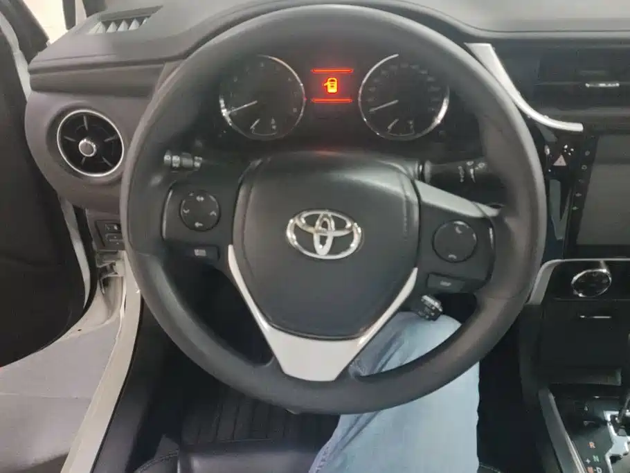 Toyota Corolla 2018 — фото 15