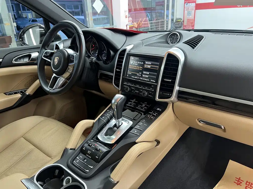 Porsche Cayenne 2016 — фото 10