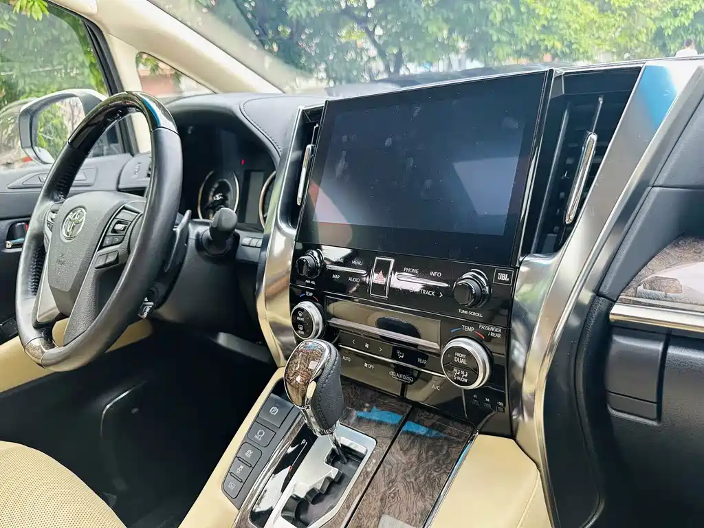 Toyota Alphard 2023 — фото 21