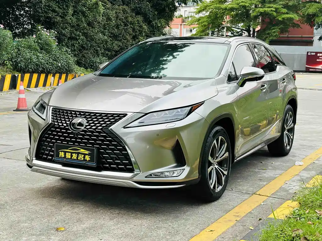 Lexus RX 2022 — фото 1