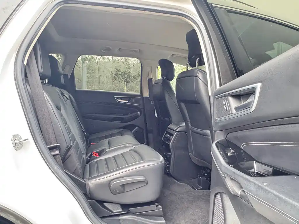Ford Edge 2018 — фото 11