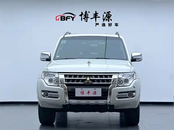 Mitsubishi Pajero 2020