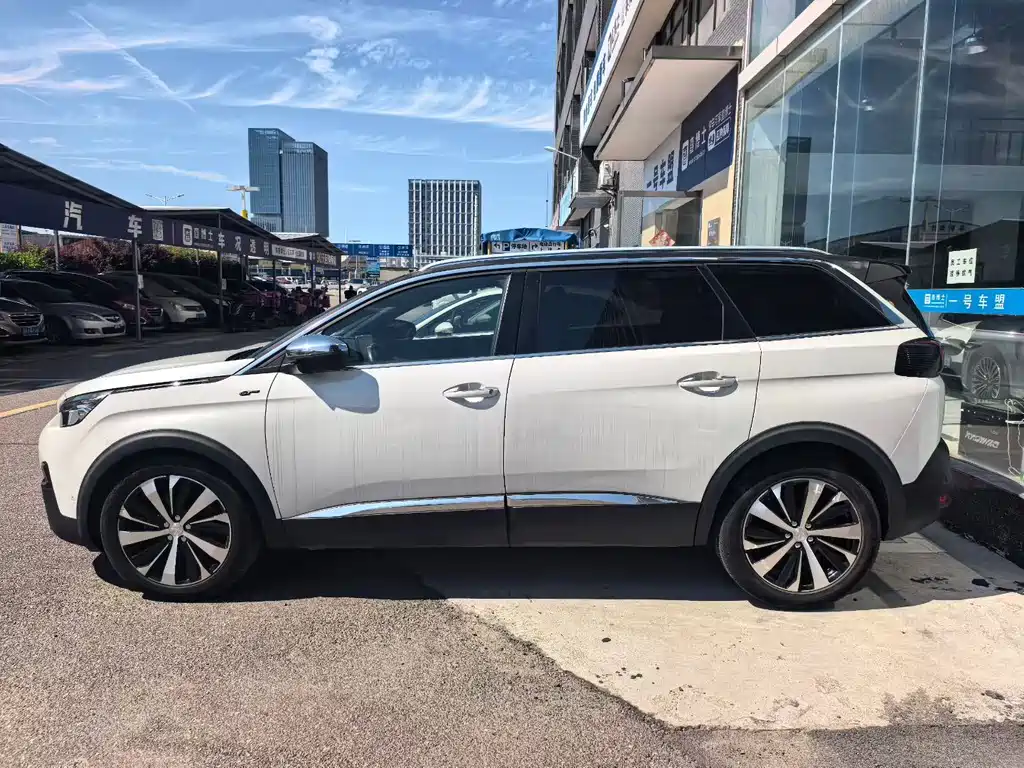 Peugeot 5008 2017 — фото 4