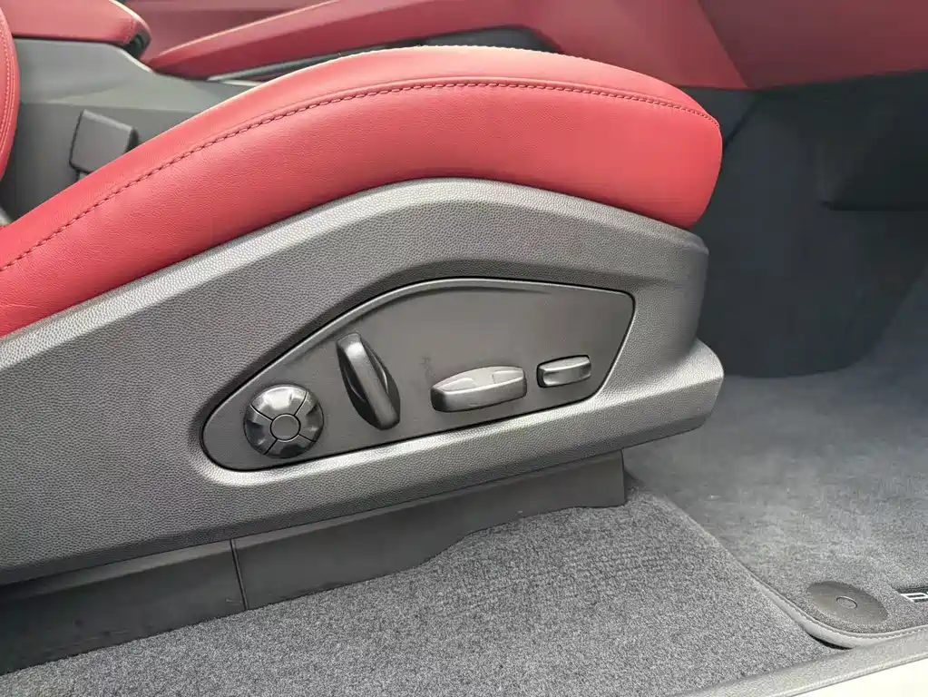 Porsche Macan EV 2025 — фото 11