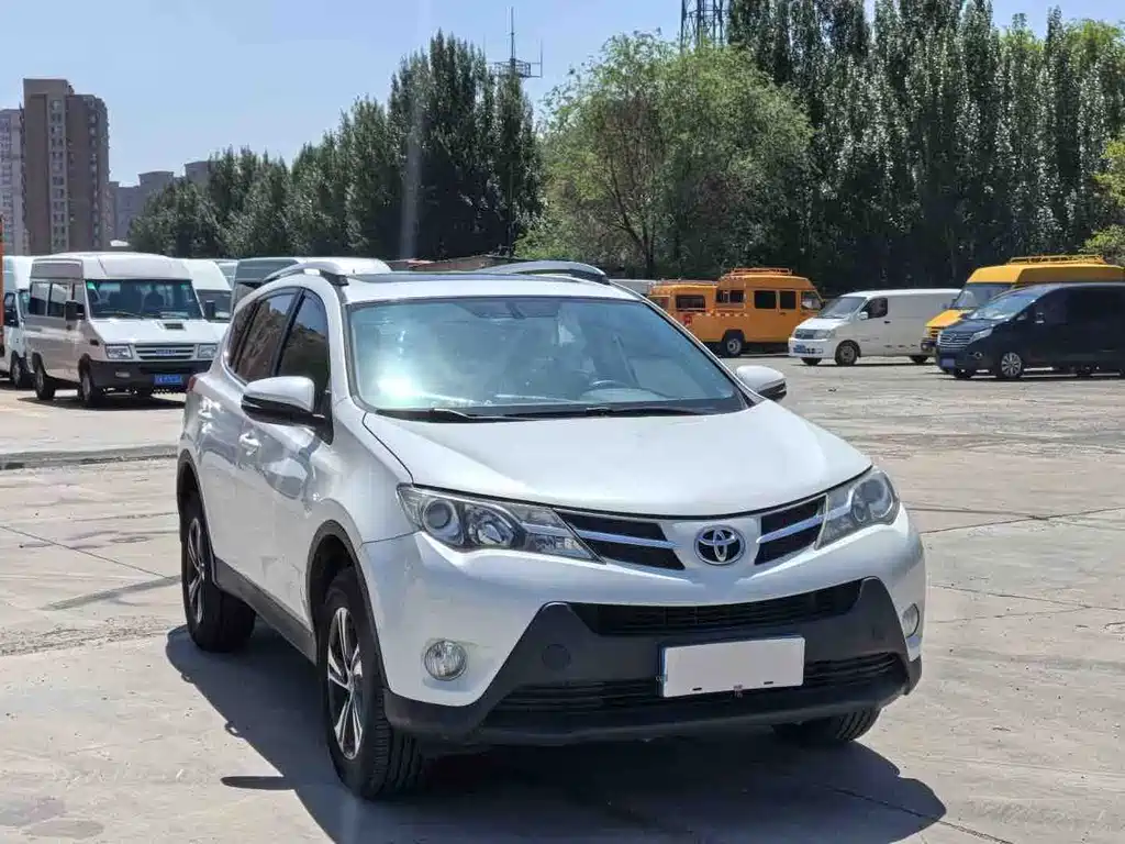 Toyota RAV4 2015 — фото 2