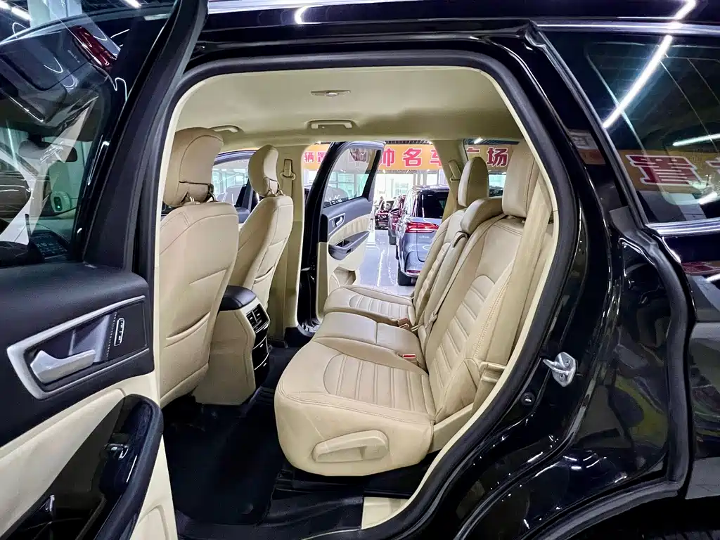 Ford Edge 2019 — фото 13