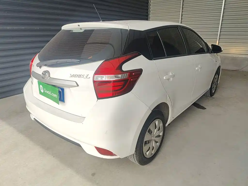 Toyota Yaris L 2017 — фото 7