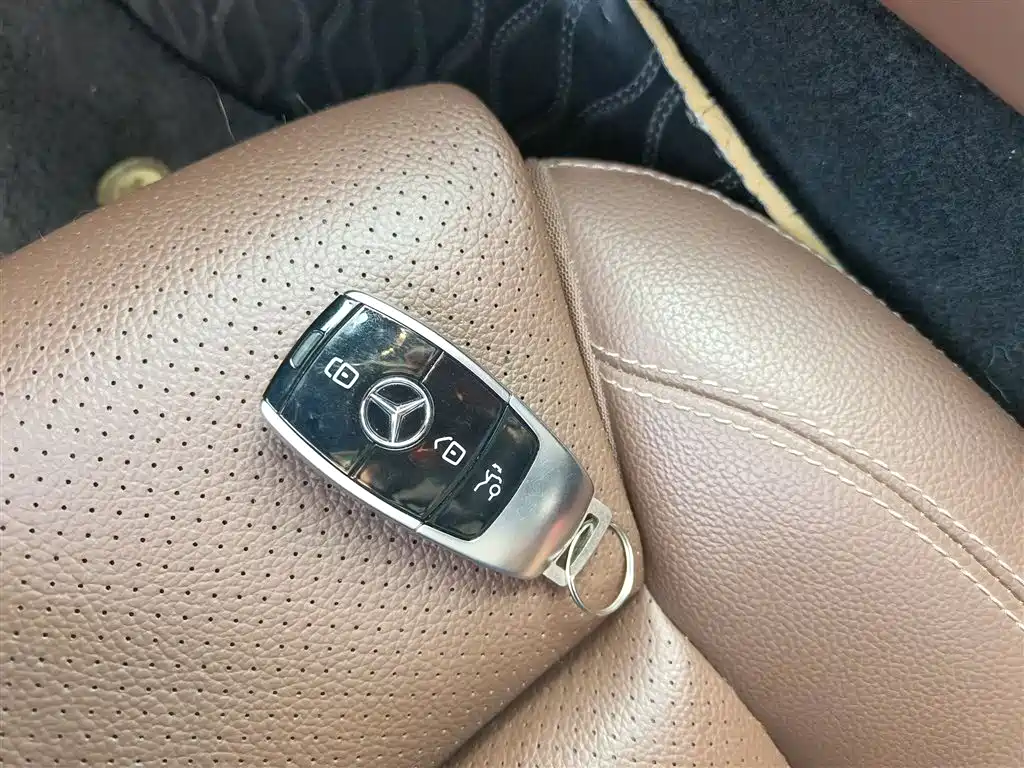 Mercedes-Benz E-Class 2022 — фото 17