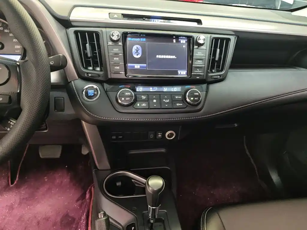 Toyota RAV4 2018 — фото 13