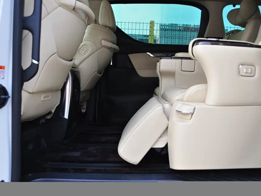 Toyota Alphard 2022 — фото 9