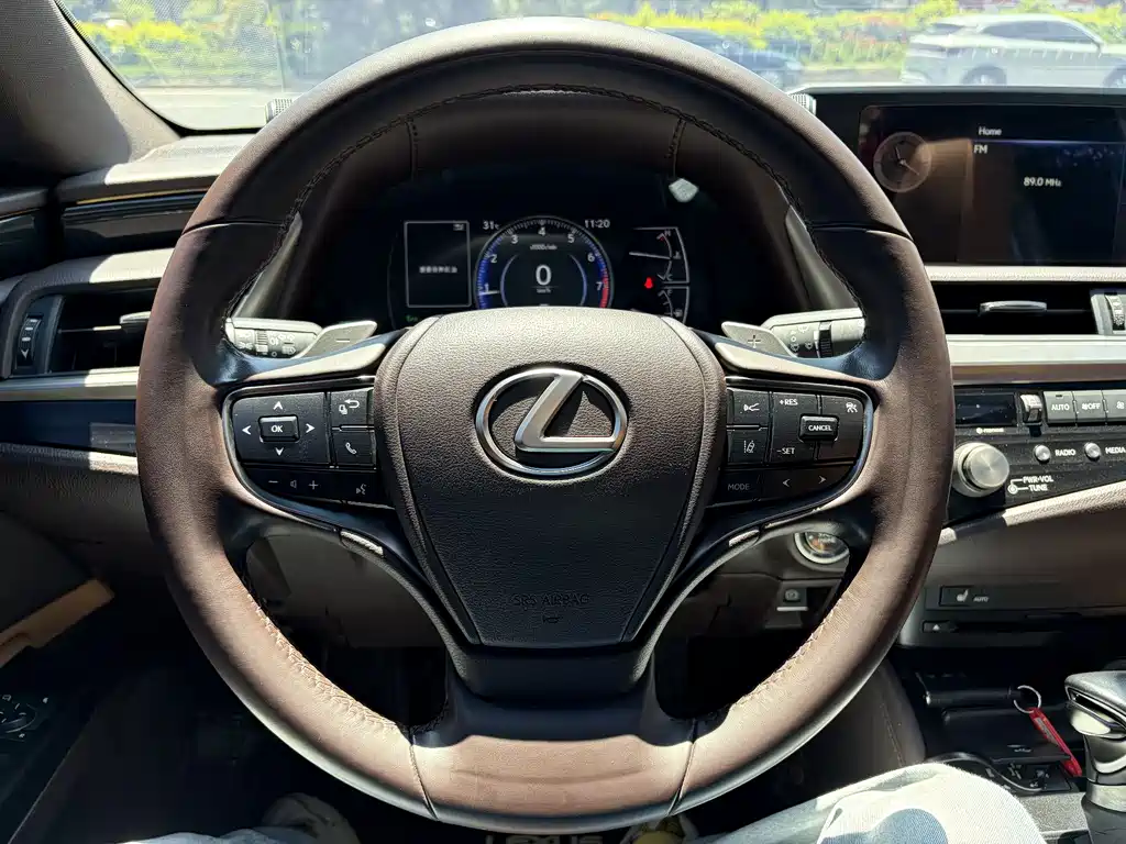 Lexus ES 2021 — фото 14