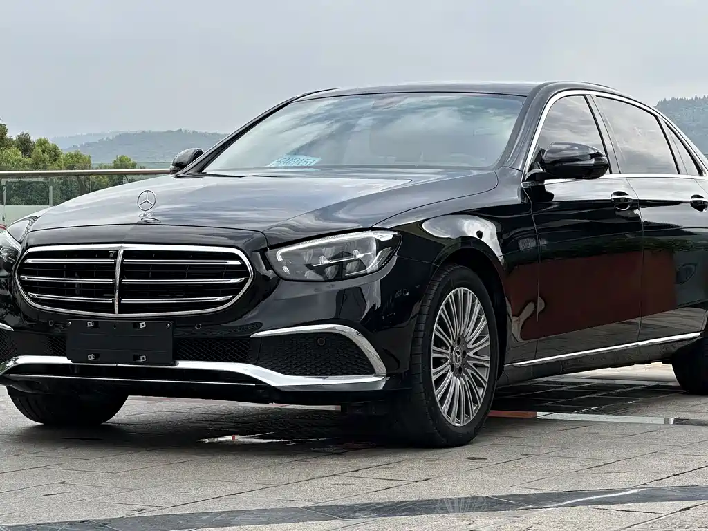 Mercedes-Benz E-Class 2022 — фото 1