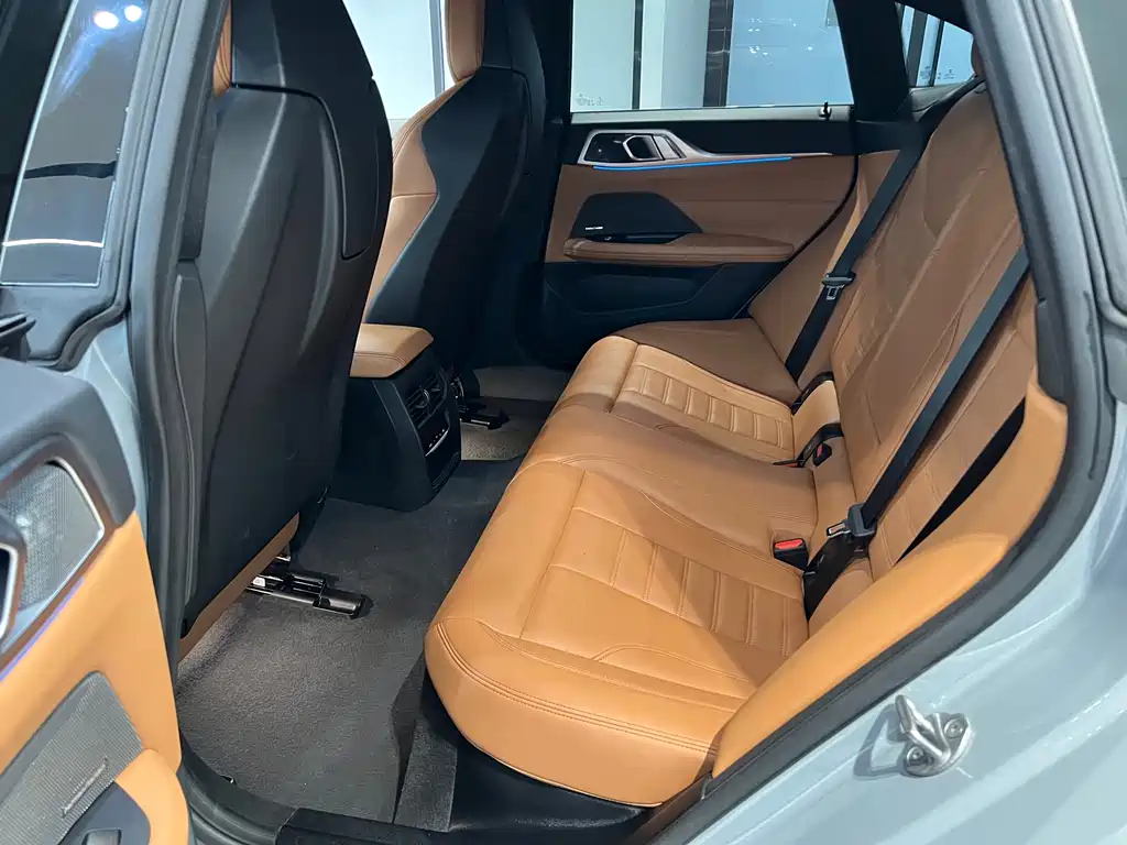 BMW i4 2023 — фото 12