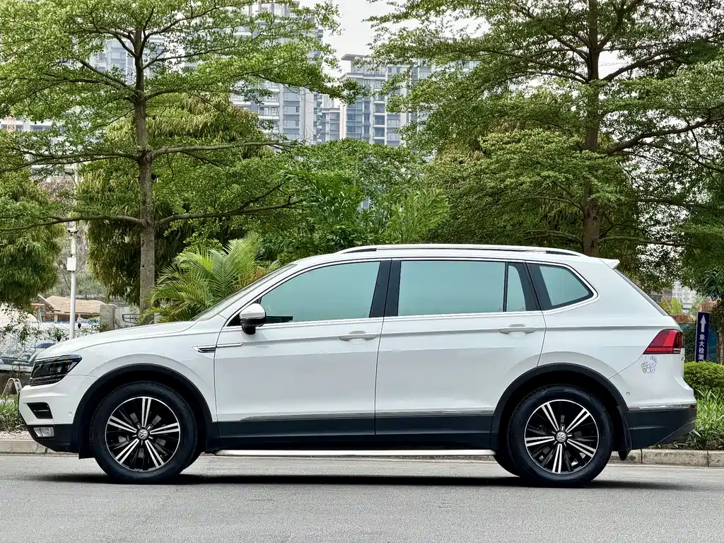 Volkswagen Tiguan L 2017 — фото 4
