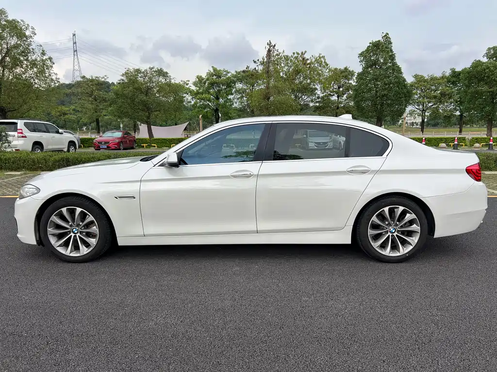 BMW 5 Series 2017 — фото 4