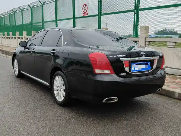 Toyota Crown 2011