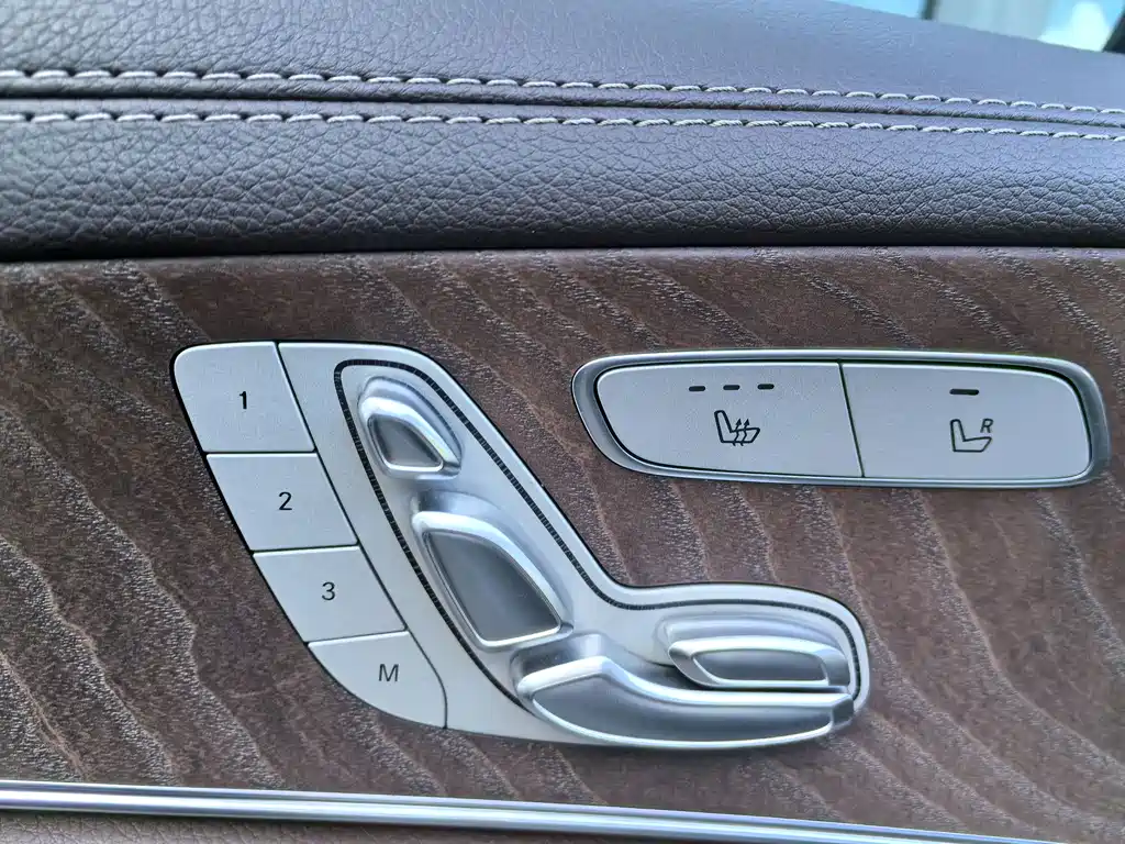 Mercedes-Benz E-Class 2022 — фото 9