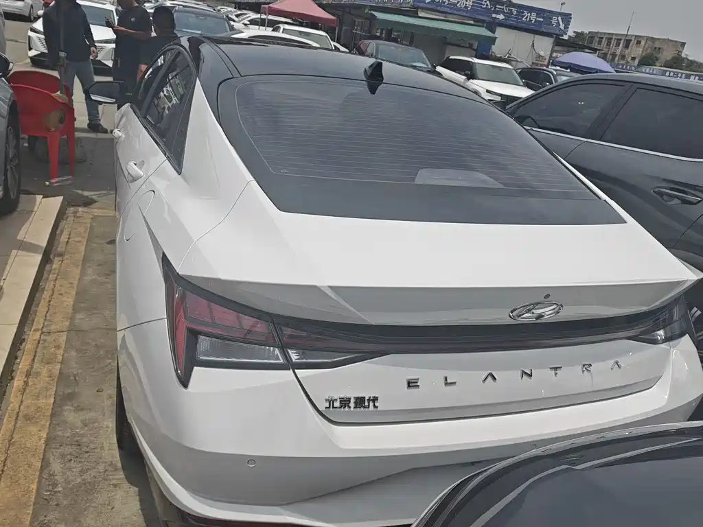 Hyundai Elantra 2021 — фото 16