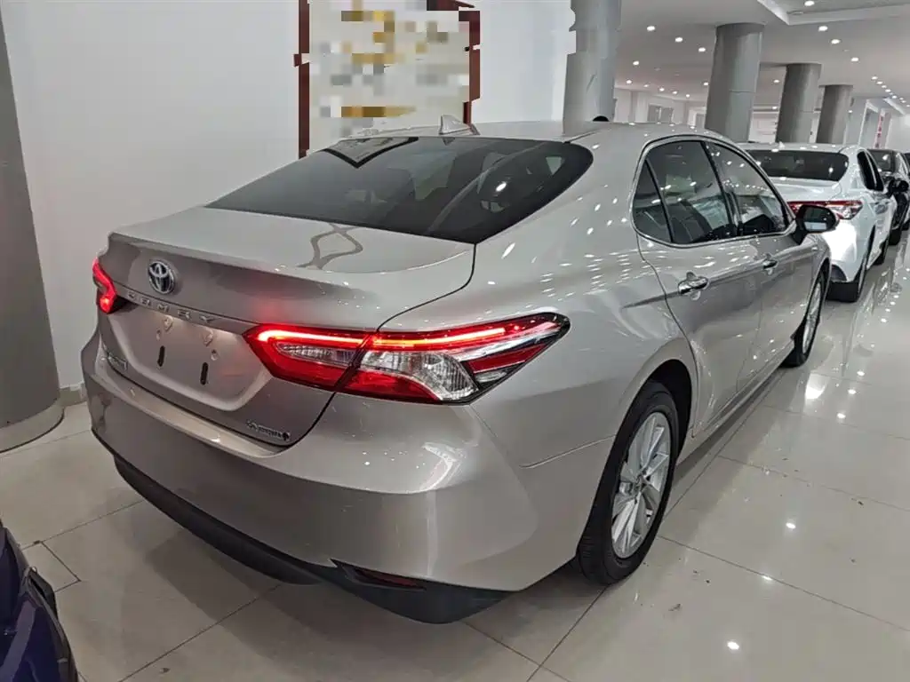 Toyota Camry 2021 — фото 7