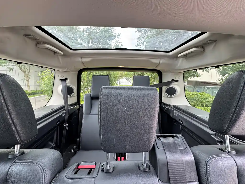 Land Rover Discovery 2015 — фото 13